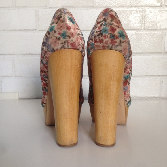 Steve Madden Velvet Floral Wooden Platform Pumps - Picture 2 of 6